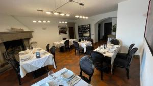 Agriturismo Villa Paradiso Esotico餐厅或其他用餐的地方