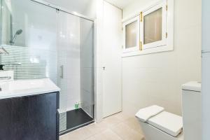 A bathroom at Precioso apartamento con parking en Granada Még 22 kép