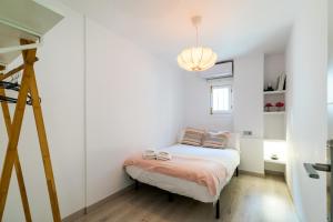 A bed or beds in a room at Precioso apartamento con parking en Granada
