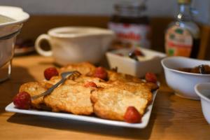 Jedlo v ubytovaní bed & breakfast alebo blízkom okolí