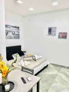 Una televisión o centro de entretenimiento en Toledo Home