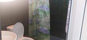 Koupelna v ubytování Hotel ,,Tengo,, + 27 fotografií
