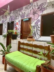 TV a/nebo společenská místnost v ubytování Ammonite Hostel - Itacaré