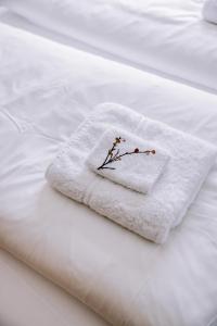 Postel nebo postele na pokoji v ubytování Eldá Guesthouse