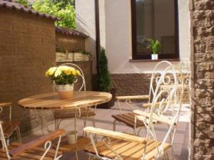a patio with a table and chairs and a table and chairs at ubytovanie CITY apartmán in Martinske Hole