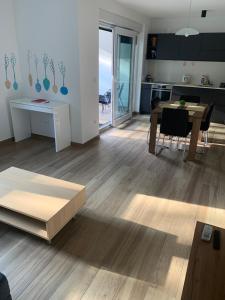 a living room with a table and a dining room at Apartman Nataša in Kostrena