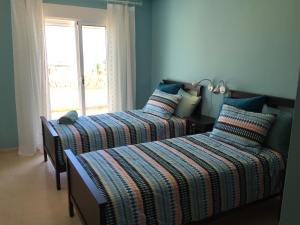 Posteľ alebo postele v izbe v ubytovaní Burriana Beach, Pool, big terrace, superb Seaviews