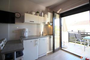 Kuchyňa alebo kuchynka v ubytovaní Dr. IGDA Apartments
