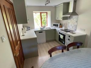 Køkken eller tekøkken på Exclusive private estate cottage + 10 billeder