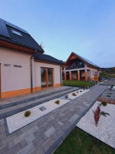 Het gebouw waarin de villa zich bevindt