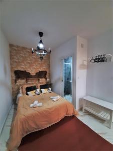 a bedroom with a bed with two white towels on it at Santa Marta in Martos
