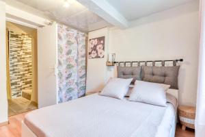 Postel nebo postele na pokoji v ubytování Le petit rubis d'Ouveillan