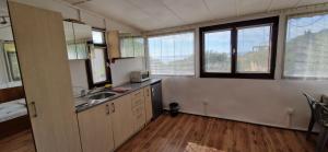 Η κουζίνα ή μικρή κουζίνα στο Bungalow GHP-B +7 φωτογραφίες