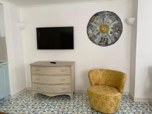 TV a/nebo společenská místnost v ubytování Villa Sain Charming Suite