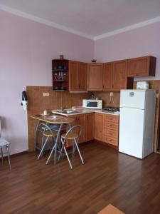 Kuchyňa alebo kuchynka v ubytovaní Apartmán Maršík
