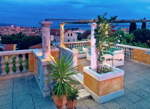 Balkón alebo terasa v ubytovaní VILLA MARJAN - 3 bdr, 3 bath, parking