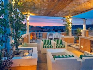 Posedenie v ubytovaní VILLA MARJAN - 3 bdr, 3 bath, parking