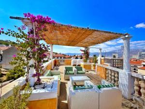 Balkón alebo terasa v ubytovaní VILLA MARJAN - 3 bdr, 3 bath, parking