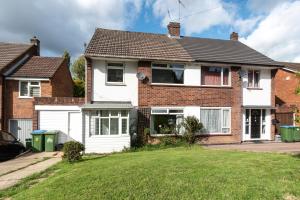 a house with a green lawn in front of it at 3 Bedrooms house ideal for long Stays! in Southampton
