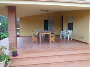 Balkón nebo terasa v ubytování Villa Giù, indipendent villa near airport and sea