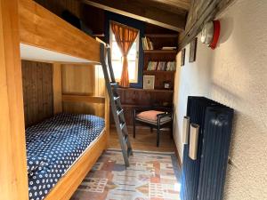 Postel nebo postele na pokoji v ubytování Tuckett Lodge - A large flat for families and groups of friends