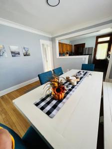 a white table with a black and white checkered table cloth at Dale Ave second floor in Richmond Heights