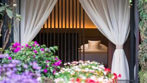 Garður fyrir utan Jingli Yishu Boutique Inn