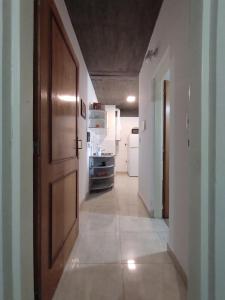 an empty hallway with a door and a kitchen at Chacabuco 284 in San Miguel de Tucumán