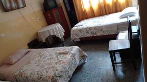 Een bed of bedden in een kamer bij Hostal San Antonio