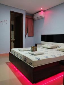 Postel nebo postele na pokoji v ubytování Hotel cowboy Interlagos próximo do autódromo