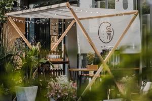 Garður fyrir utan Jingli Yishu Boutique Inn