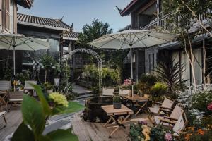 Garður fyrir utan Jingli Yishu Boutique Inn