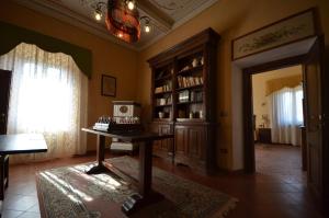 Televízia a/alebo spoločenská miestnosť v ubytovaní Wonderful villa in Montepulciano