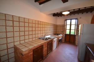 Kuchyňa alebo kuchynka v ubytovaní Wonderful villa in Montepulciano