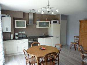a kitchen and dining room with a table and chairs at Le Parc du Marlenberg in Marlenheim