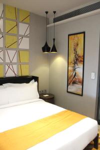 a bedroom with a bed and two pendant lights at Holiday Inn Express New Delhi International Airport T3, an IHG Hotel in New Delhi