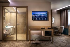 Koupelna v ubytování -- ESTE PARK HOTEL -- part of Urban Chic Luxury Design Hotels - Parking & Compliments - next to Shopping & Dining Mall Plovdiv
