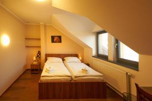 Postel nebo postele na pokoji v ubytování Hotel Horse Riding - Jezdecký Areál Tršice