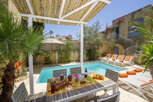 Piscina di Oleandra Holiday Home o nelle vicinanze