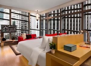 Area tempat duduk di Hotel Indigo Hong Kong Island by IHG