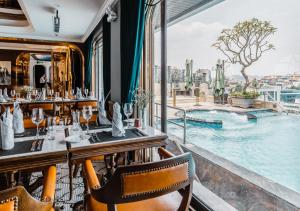 Hồ bơi trong/gần Peridot Grand Luxury Boutique Hotel