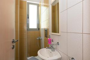 A bathroom at Evgoro Luxury Suites