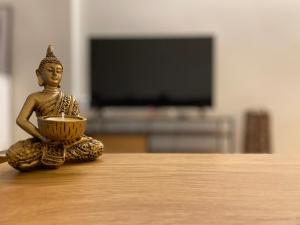 A television and/or entertainment centre at 1 BedRoom Apt - Live Like A Local In Kolonaki
