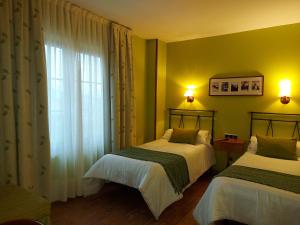 Łóżko lub łóżka w pokoju w obiekcie Hotel Rural Venta Del Alon