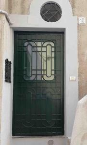 a green door with a window on a building at La Casa di Litz in Naples