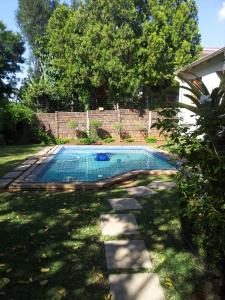 a swimming pool in the backyard of a house at Muckleneuk Guest House in Pretoria