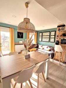 a living room with a table and a couch at La balconada de la Aljafería con parking privado in Zaragoza