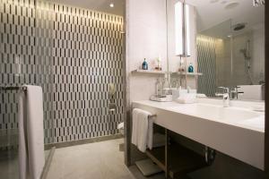 Ein Badezimmer in der Unterkunft Centara Grand At CentralWorld