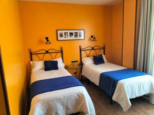 Łóżko lub łóżka w pokoju w obiekcie Hotel Rural Venta Del Alon