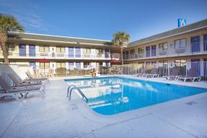 Motel 6-Charleston, - North